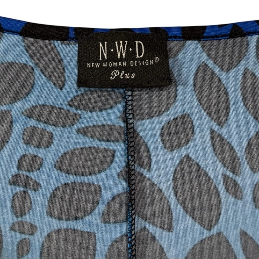 New Woman Design, Plus Size 1X Blue & Black Leaf Pattern Tunic - Picture 5 of 10